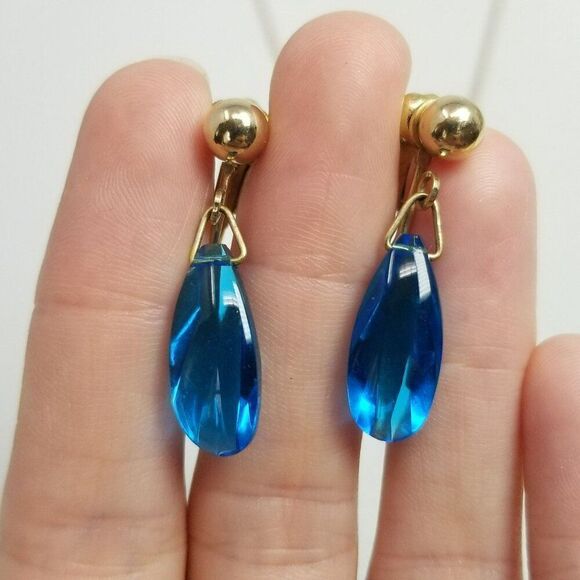 Vintage Sarah Coventry Blue Lucite Pendant Necklace and Clip On Earrings, Signed - Picture 9 of 9